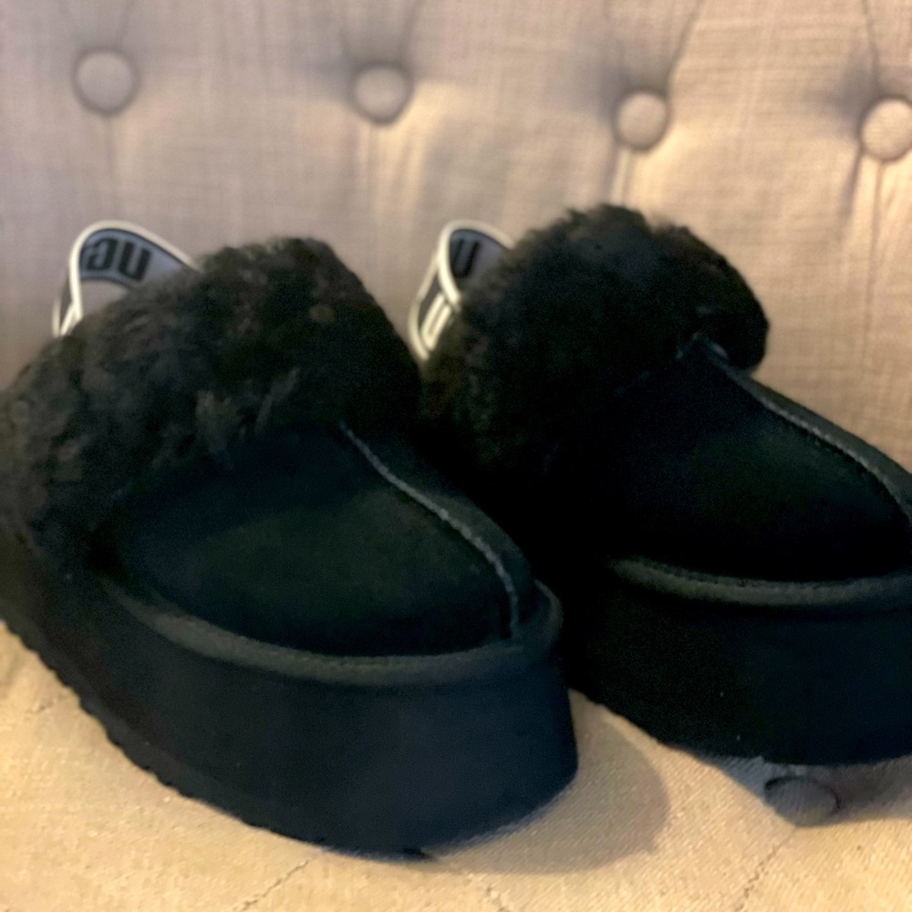 Black UGG gifted and never worn them brand new with tags! Size 6